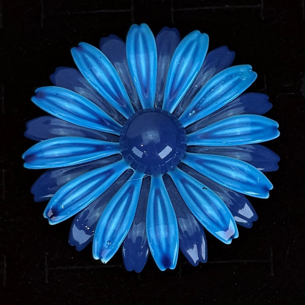 Vintage Blue and Light Blue Large Flower Brooch - Picture 8 of 9